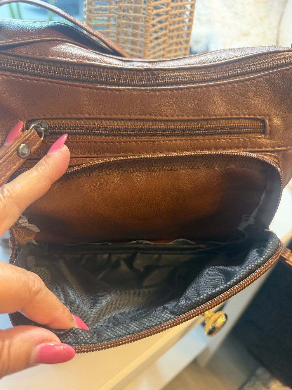 AFILE Crossbody Leather Shoulder Bag In Brown - Picture 14 of 16